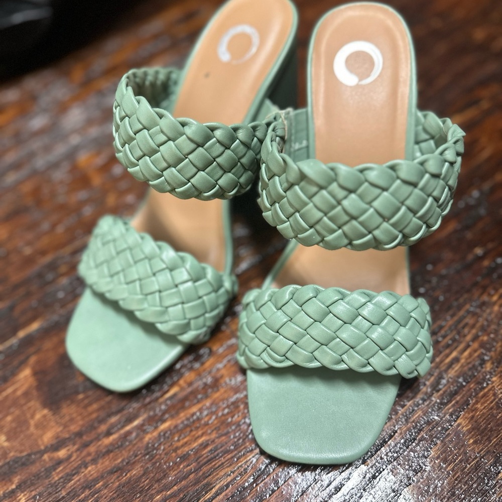 JOURNEE green heels, worn twice, size 9